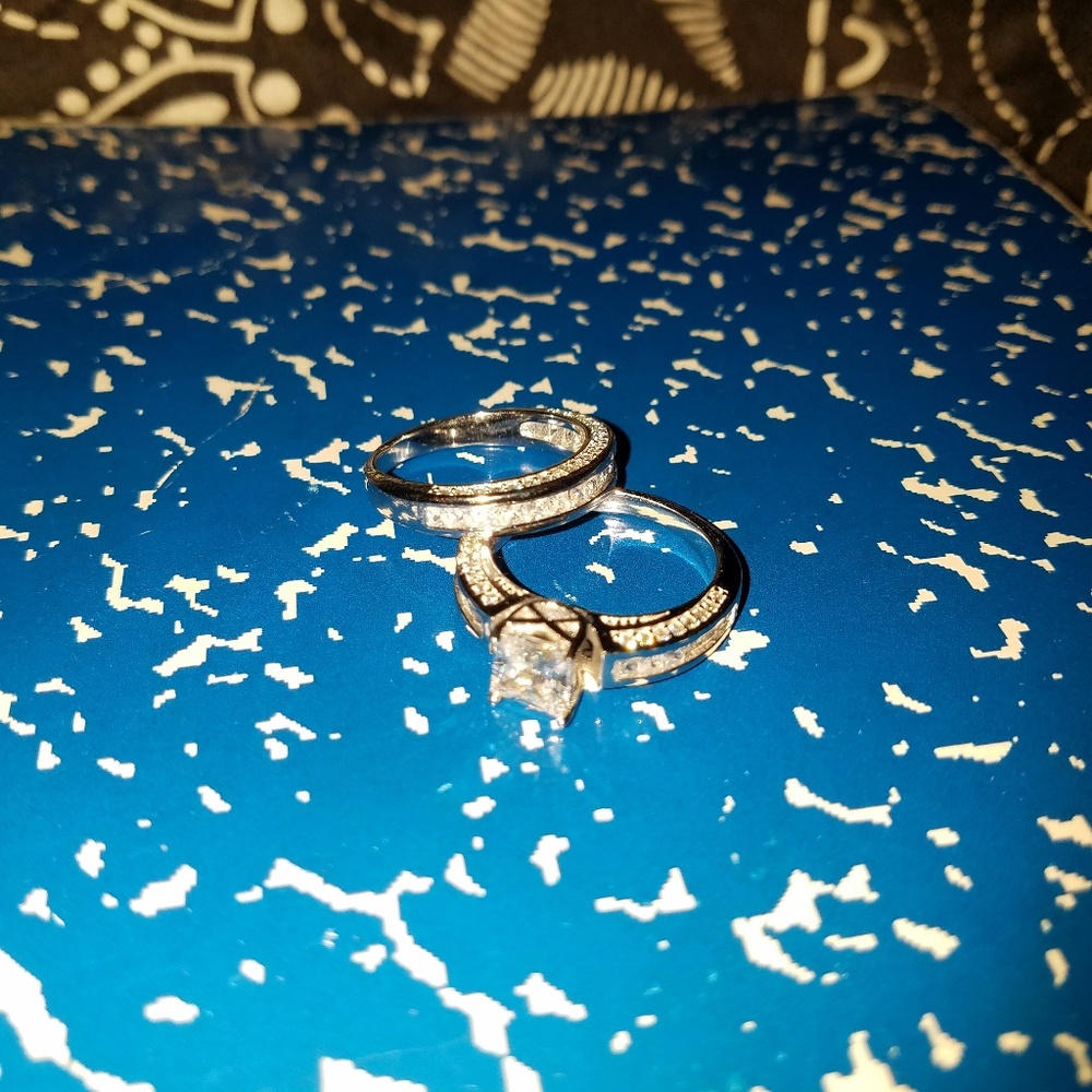 Ring - Picture 2 of 4